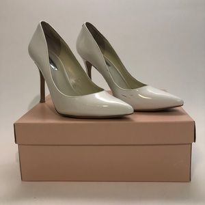 $35 BCBGENERATION WOMEN WHITE  LEATHER HEEL SHOE